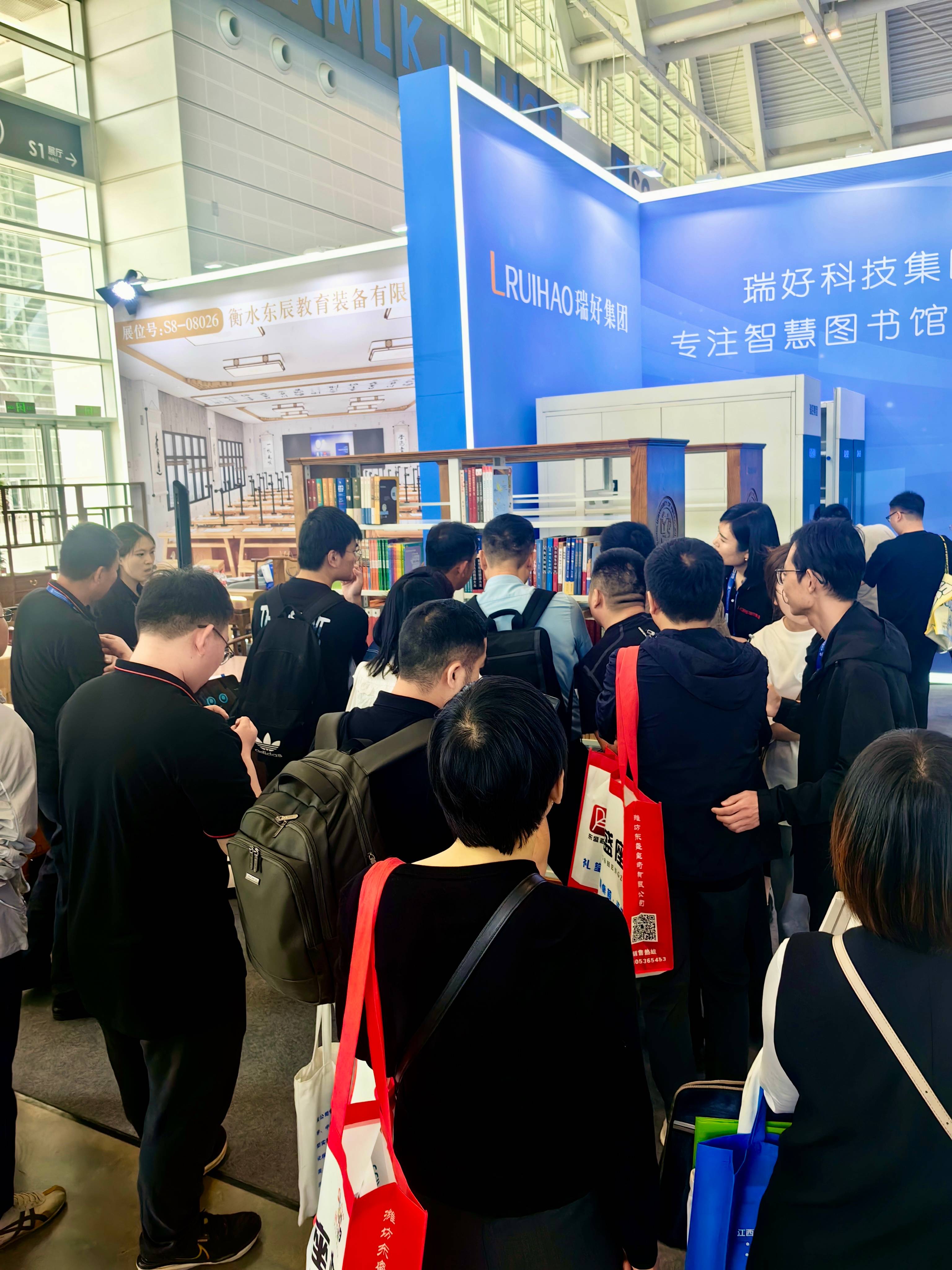 【展會(huì)收官 | 感恩同行】瑞好集團(tuán)教裝展現(xiàn)場(chǎng)紀(jì)實(shí)：用專(zhuān)注與真誠(chéng)收獲信任