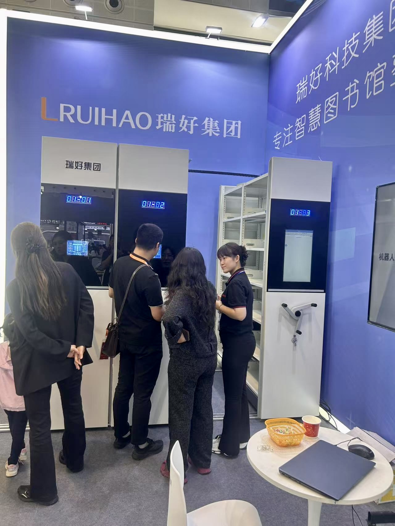 【展會(huì)收官 | 感恩同行】瑞好集團(tuán)教裝展現(xiàn)場(chǎng)紀(jì)實(shí)：用專(zhuān)注與真誠(chéng)收獲信任